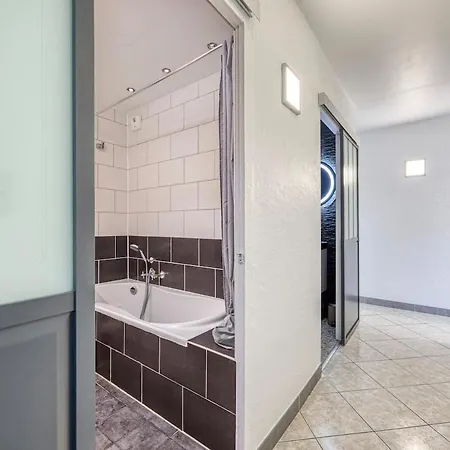 Coliving - Silva Bedroom - Convenient & Near Cern Saint-Genis-Pouilly