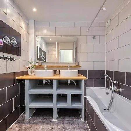 Apartamento Coliving - Silva Bedroom - Convenient & Near Cern